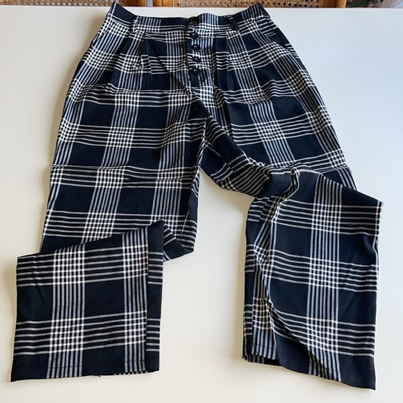 Forever 21 Pleat Front Button Up Black Plaid Pants - Picture 5 of 9